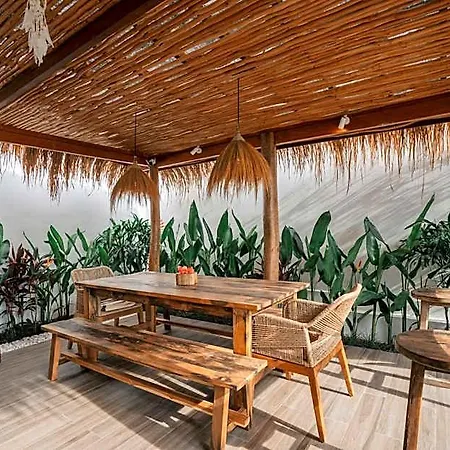 Ehoa Nyanyi Beach Boutique Hotel - In Front Of Entrance To Nuanu