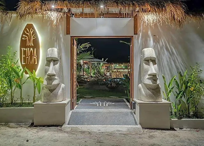 Hotel Ehoa Nyanyi Boutique - In Front Of Entrance To Nuanu 4*