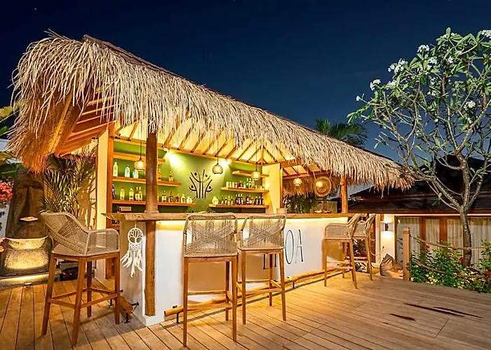 Ehoa Nyanyi Boutique - In Front Of Entrance To Nuanu 4* Tanjungan