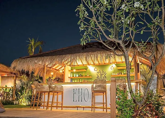 Ehoa Nyanyi Boutique - In Front Of Entrance To Nuanu