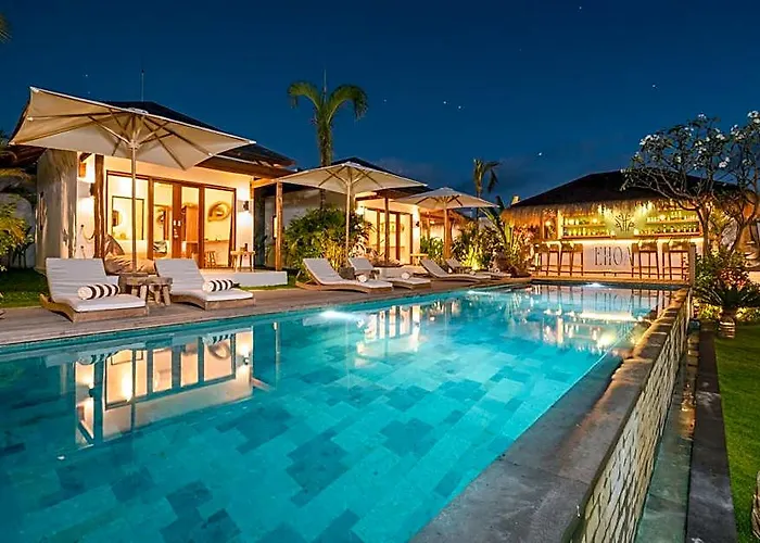 Hotel Ehoa Nyanyi Boutique - In Front Of Entrance To Nuanu 4*