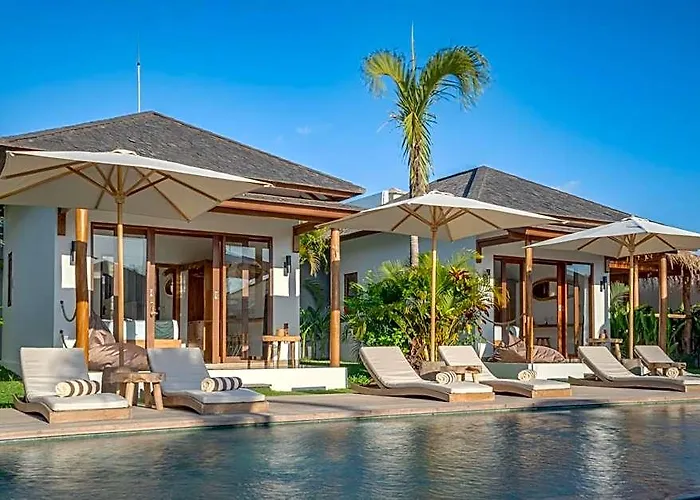 Ehoa Nyanyi Boutique - In Front Of Entrance To Nuanu 4*