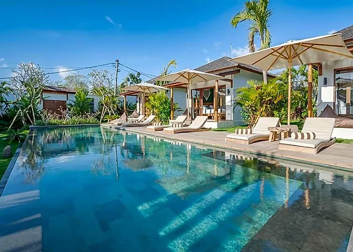 Hotel Ehoa Nyanyi Boutique - In Front Of Entrance To Nuanu 4*